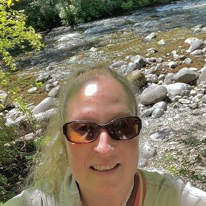 Meet your Posher, Lisa